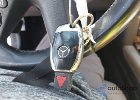 2010 Mercedes-Benz E 350 4Matic из США, поврежденный, VIN WDDHF8HB1AA153798